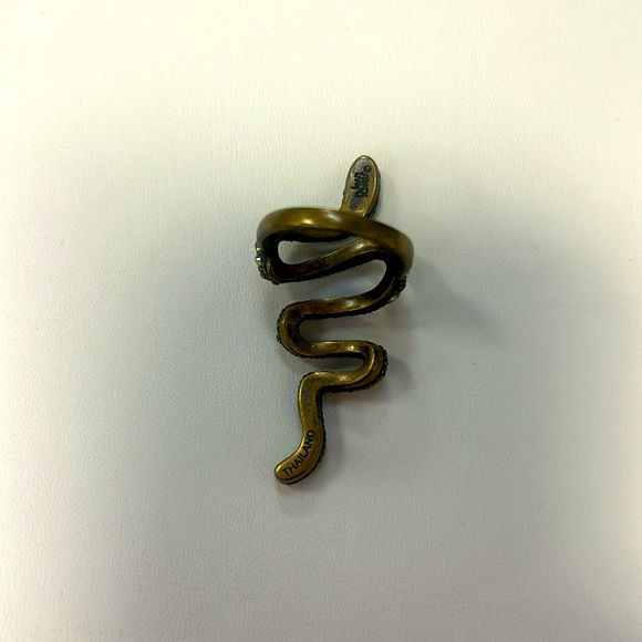 Vintage Joan Rivers faux peridot brass tone snake ring, size 8 - Picture 5 of 6